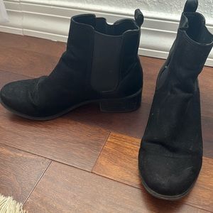 Chelsea Flat Boots